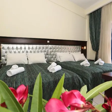 Philoxenia Village Hotel-studios 아파트호텔 4*