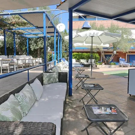 Philoxenia Village Hotel-studios 페프코초리