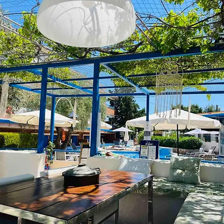Lägenhetshotell Philoxenia Village Hotel-studios 4*