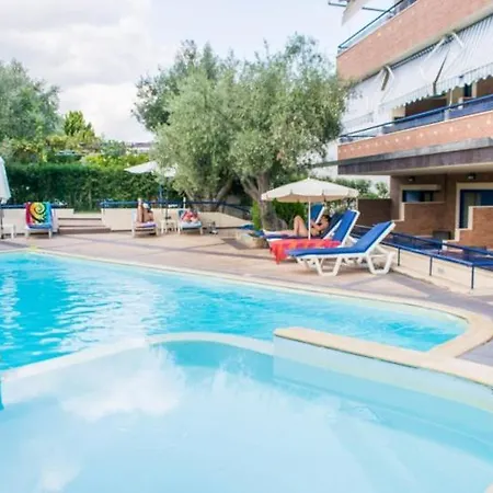 Lägenhetshotell Philoxenia Village Hotel-studios 4*